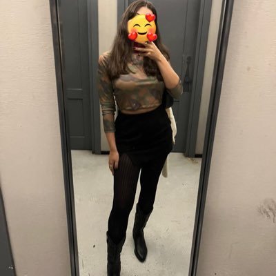 melloyelloollie's profile picture. Muhtemelen o kadar da ciddi değilim.