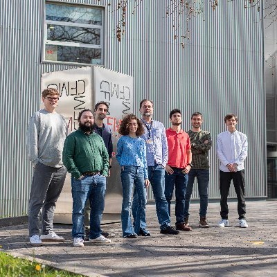 We are the Quantum Beams & Sustainable Materials research group at @CFMdonostia