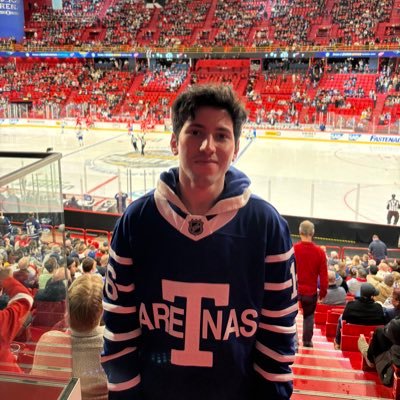 International Relations grad @UdeSA, @EdinburghUni. UX writer. Mitch Marner fan🍁 #LeafsForever Trekkie 🖖 He/him.