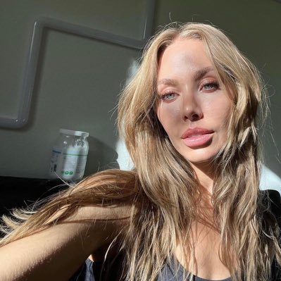 LeahSwarzt's profile picture. I'm a certified legal masseuse therapist and I offer good massage services ❤️