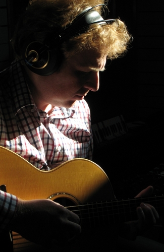 ma88ko's profile picture. Rad pritiskam na črno-bele tipke, strune, zaklopke saksofona in fotografski sprožilec.
Ko ne počnem nič od tega, sem @markomarkovcic