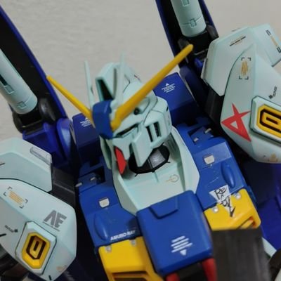 忙しい日常の合間にちょっとだけガンプラを作ったりしています。子どもたちと一緒にまったりと素人ガンプラLifeしています。👨‍👦‍👦
この先、あの時こんなの作ったよね、とか家族で振り返っていける場の１つになればと思います。
また、少しでも上達できるよう色々なモデラーさんの作品も勉強させていただければと思います。