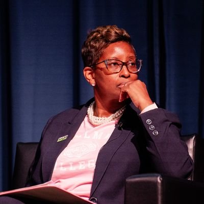 Higher Ed Administrator | Delaware State University Alumna | HBCU Advocate | Doctoral Student | Alpha Kappa Alpha 🩷💚 | Classic Hip Hop & Sports