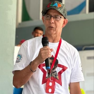 SERVIDOR PUBLICO BOLIVARIANO Y CHAVISTA . MILITANTE POR LA PAZ,LA IGUALDAD Y LA JUSTICIA. ME DI CUENTA QUE ES ALGO POR LO QUE VALE LA PENA LUCHAR.