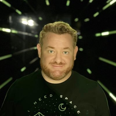 EthanDLive's profile picture. There’s only two types of people in the world. The ones that entertain, and the ones that observe.