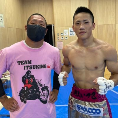 吉田カレーをフォローするために始めました。頑張って成長してる6回戦ボクサー 。 3食カレーでも余裕なくらいカレーが大好きなんじゃ。 🍛カレー、curry 、咖喱🍛しょうじきに。買って欲しいhttps://t.co/MlakbupA1b