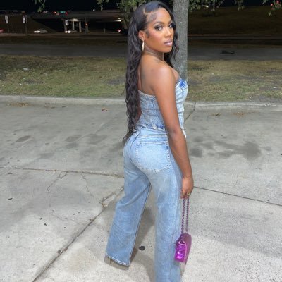 HER💁🏽♀️💅🏽 IG Beekillahh & business page IG: shopfineafapparel