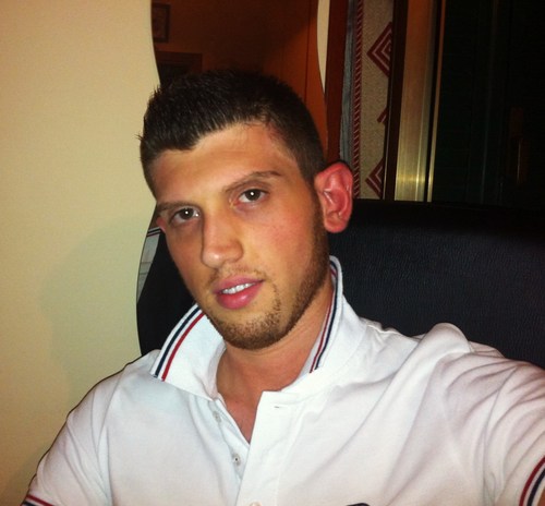 jekiuiznt1987's profile picture. Never wear anything that panics the cat.