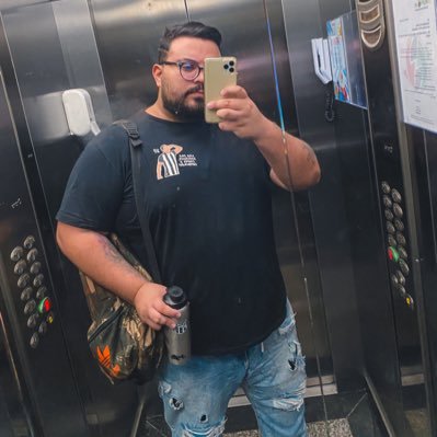 Graphic Designer and Freelance. Torcedor do @CearaSC. Apreciador de bebidas que contém álcool.