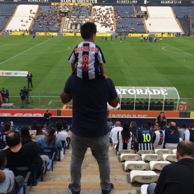 Papá de Luciana, Micaela y Rodrigo.   
Hincha y Socio de Alianza Lima. 
