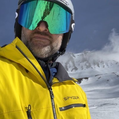 IT professional with Blockchain and AI focus, a family man, and a ski junkie.