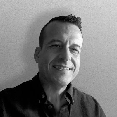 I’m an experienced, well-rounded Graphic Designer who cares about design and enjoys collaboration. Instagram: https://t.co/JjxUtj8G1J
