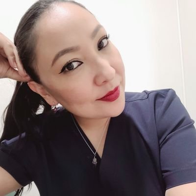 Médico👩🏻⚕️. Prefiero la naturaleza, cantar y mi casa. Me gusta cocinar. Odio el chayote y los ejotes, tambien a los abusivos. Escribir es otro cuento.