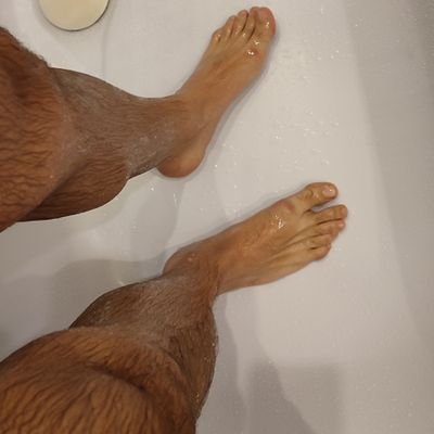 🔞🔞I'm into hairy, older manly alpha men. Into feet mainly. Love bears, daddys and dominant masculine men. everything I post is mid-wank. 💦💦