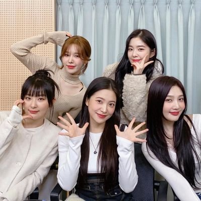 xojungsooyul's profile picture. im weak 4 gay girlgroups but @GirlsGeneration will always be my no 1 like their twitter bio says. Red Velvet; YERINATOR; currently in the Thai GL universe 😊❤️