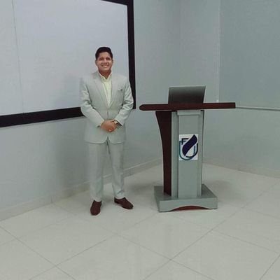ESTUDIANTE DE DERECHO
EX PRESIDENTE ESTUDIANTIL ACADEMIA NAVAL GUAYAQUIL
ACTIVISTA POLITICO ESTUDIANTIL