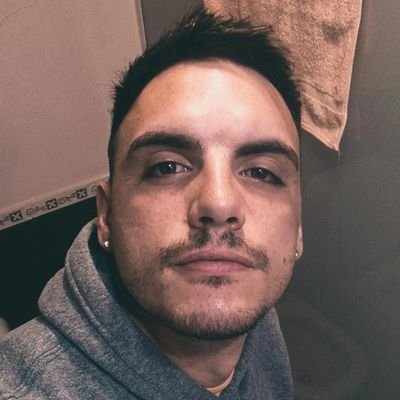 25 años
Instagram: aguloro_