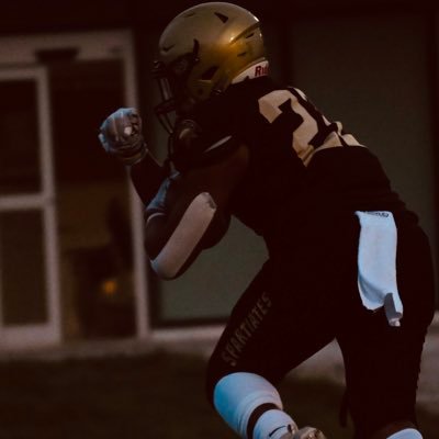 Cegep of Old Montreal⚔️🖤|RB🦍👑|2025 class | 🦬 215 Lbs | 5’ 11” | RSEQ D1 All-Star 🌟 Team 2021-22🌟| 40 ⏱️: 4.7|