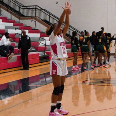 Veterans (Kathleen, GA): C/O ‘26 🎓4.8 GPA| 🏀5’6 Combo Guard |⚽️Winger(L&R)| XC: 23:15 PR |Athlete IG: francesca_jesselle08 I Main IG: stunnax.jess