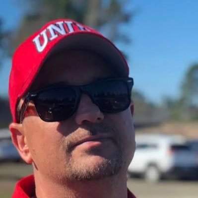 Born and raised in the LV, UNLV fan 4 life.. 702 Scarlet and Grey all day.. If you don't know you better ask somebody... GO REBELS.. And Ducks!!