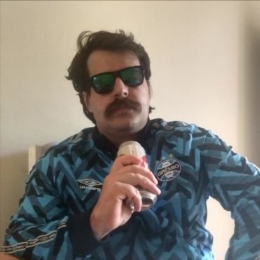 Ex-jogador/Analista de Desempenho pau no cu mas gente boa