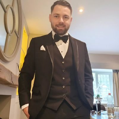 Top 1% Green Day fans
Athro gynradd.
Tropical Independent Wales🏴
Bad sporting opinions and political views are my own!
