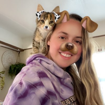 🐶Sasha&Mia🐶 RIP Emmy🐴 CVA🐶🐱🩺 Treat her like a ♕ and she'll make you her ♔ https://t.co/Pvnc8IVGnO