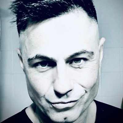 Escritor de novela erótica, temática liberal, swinger y BDSM. En la búsqueda continua de inspiración.