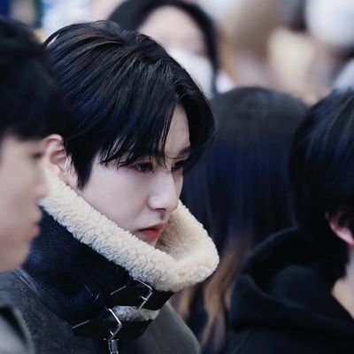 renn1_to7's profile picture. -ˋˏ✄┈┈┈┈