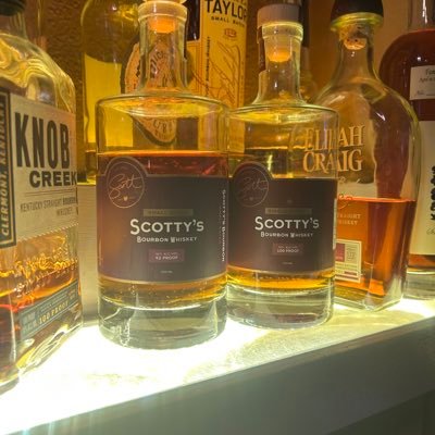 vihutchref's profile picture. Hockey Canada Level VI Referee. 2002 WJC Czech Republic - 2002 World Championship - Sweden. Father - Husband - Brother - Uncle.