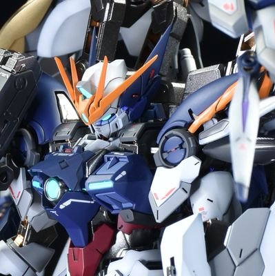 ガンダムをこよなく愛する2児のパパです。 
　　　　　　　　模型サークルBEYOND所属😎