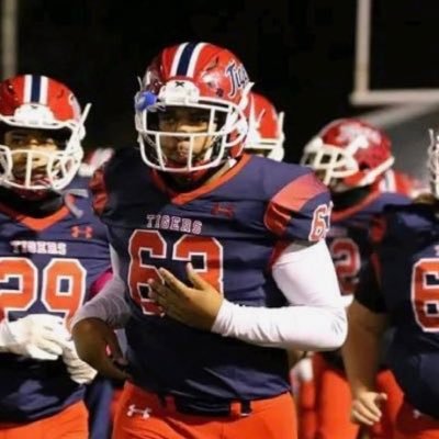 Mckeesport pa, RG,NG 218lbs 5,10 sophomore c/o 26’  D-line man O-line man 3.5 gpa Basketball player /C/ #BIGDOG🐶# 412 853 9475 email |isiahbrentley03@gmail.com