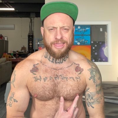 Yo, I’m Joey! a trashy white Daddy from Boston. KISS ME, IM ☘️ https://t.co/Yw3HtcGsz6 👨🏻‍🤝‍👨🏼@cadancash