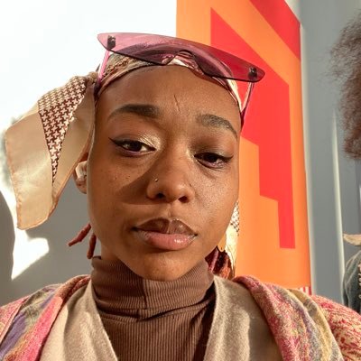 clo-tee• gemini : two heads , one eye• 5/3 projector• 1 •they/she/we 🧞♀️