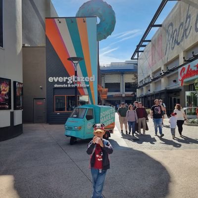 shawnlqk's profile picture. ↘️ Marketer by ☀️, Bedtime Storyteller by 🌙. ↙️