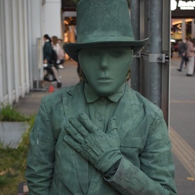 5tlCHqSxtk5ZTLv's profile picture. cafe街と珈琲出身の動く銅像。 街中やイベント様々な場所に現れる神出鬼没な銅像。  第1形態メリック 第2形態 羅生門