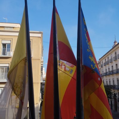 Viva España 🇪🇸 Afiliado VOX 64.9XX, Padre, Casado, Motero, Profesor de Educación Vial, mis opiniones son mias y tienen Copyright.