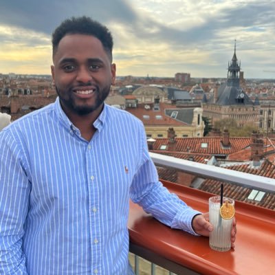 JayDevlia10's profile picture. obsessed with trainers