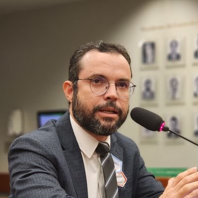 De volta ao Twitter. Médico de Família, Professor e militante da Rede de Médicos Populares. Do podcast @MedicinaemDBT e colunista do jornal @Brasil_de_Fato