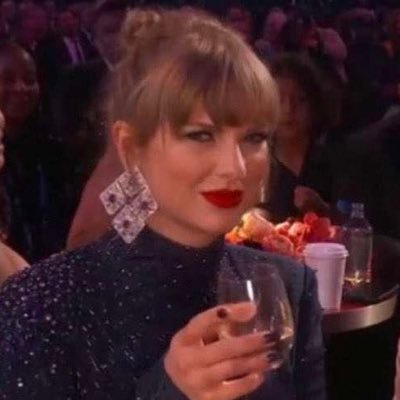 No that is not me, that is American singer-songwriter Taylor Swift || Abundant and unapologetic typos || 💙💛🌻 🇵🇸