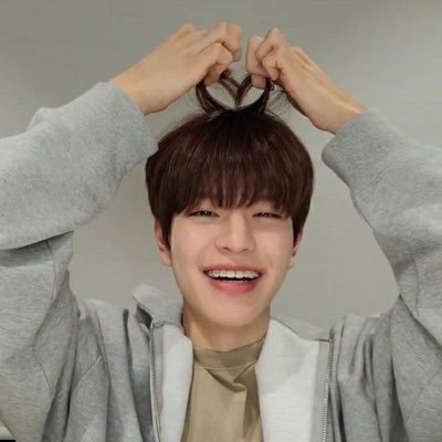 streaming kpop events - main accounts: @staystraystayy & @jadawonie