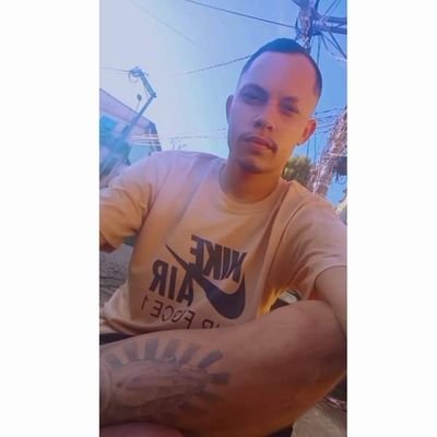 Não se apegue a algo que te faz mal, só por que as vezes te faz bem .. ✍🏻