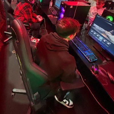 Call of duty player for... | 5 LAN I wasn’t unique , I was just the only one 💯