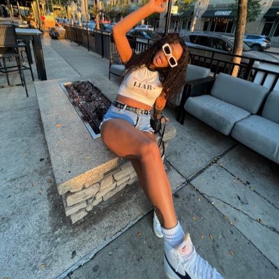 ChilllSlut's profile picture. this MY page wtf?!!!!