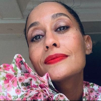 Private twitter account and fan page of Tracee Ellis Ross 

@patternbeauty     #thehairtales