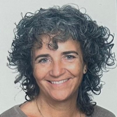 professora i pedagoga, treballant pels drets dels infants i l’educació en valors. Directora musical de la UAP, 16 anys creant cantates per la pau.