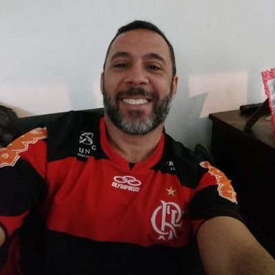 Cristão, marido, Patriota,Carioca, Pedagogo, Jiujiteiro!
Eu ainda acredito na Educação Pública e de qualidade!