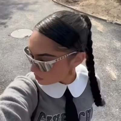 comatoseavani's profile picture. 