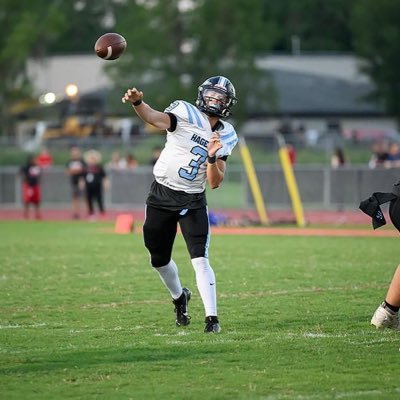 Varsity Quarterback @Hagerty_FB 🐺 || c/o 2025 || 6’ 180lbs || Dual Sport Athlete 🏈🏀 ||| GPA 3.5 #BTruQBTraining NCAA ID 2306920372