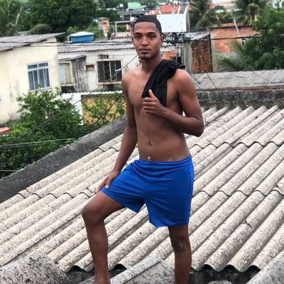 Não se iluda com o meu silêncio , o que minha boca não fala , minha mente planeja...😎😊